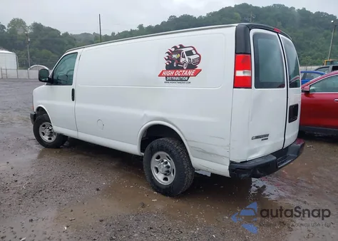 2016 Chevrolet Express 2500 Work Van z USA, uszkodzony, nr VIN 1GCWGAFG8G1147848